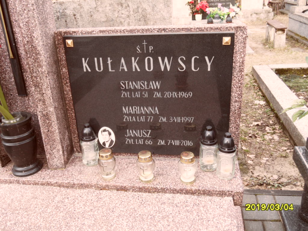 Janusz Kułakowski 1950 Otwock - Grobonet - Wyszukiwarka osób pochowanych